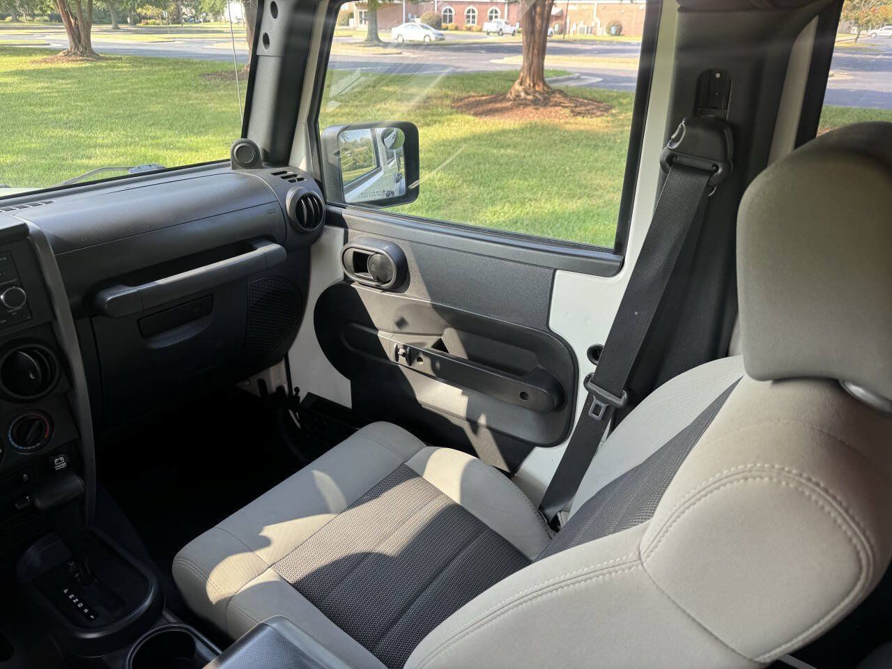 Used 2010 Jeep Wrangler Unlimited Sport AWD/4WD image 15