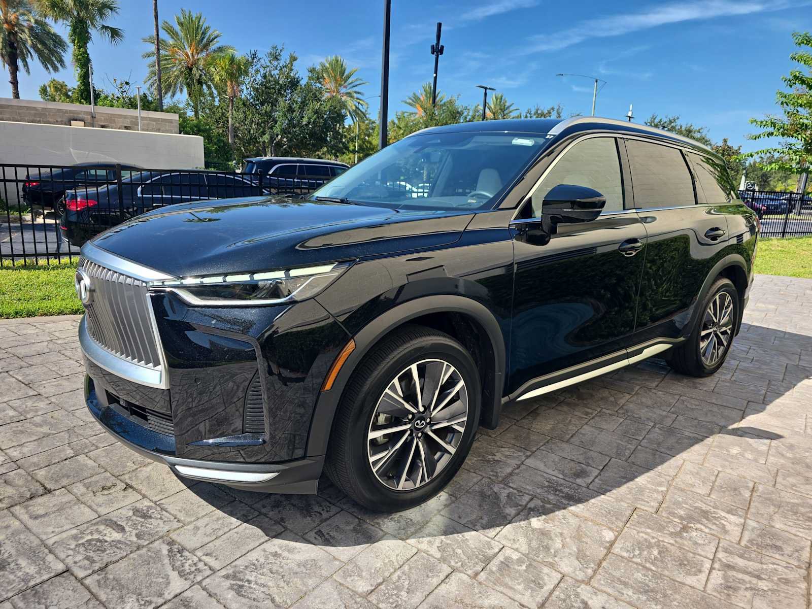 Certified 2026 INFINITI QX60 Luxe w/ Cargo Package FWD image 5
