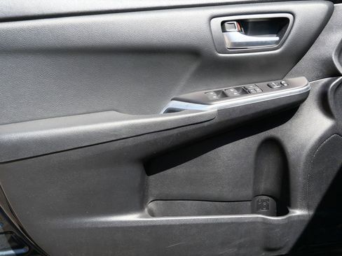 Used 2015 Toyota Camry LE FWD image 9