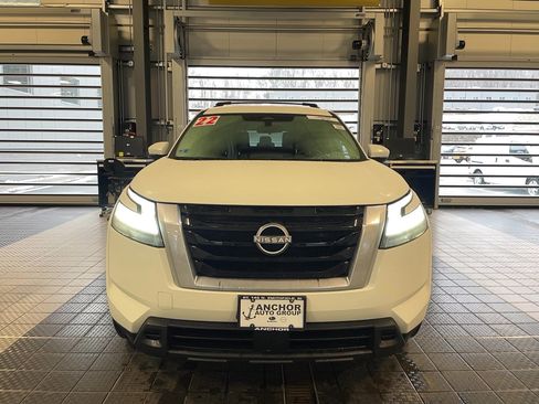 Used 2022 Nissan Pathfinder SV AWD/4WD image 3