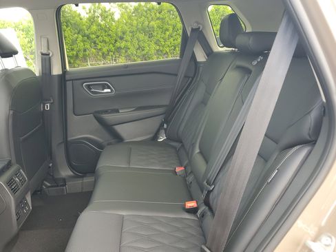 New 2025 Nissan Rogue Platinum w/ Platinum Premium Package image 11