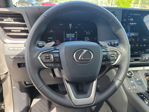 Used 2025 Lexus GX 550 w/ Accessory Package (2T) AWD/4WD image 29