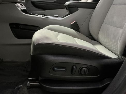 Used 2023 GMC Terrain SLE w/ Driver Convenience Package FWD image 15