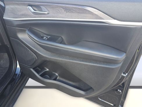 Used 2023 Jeep Grand Cherokee L Limited image 28