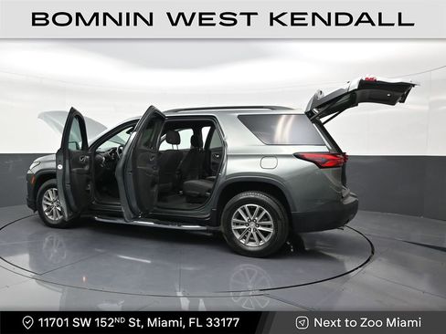 Used 2022 Chevrolet Traverse LT image 30
