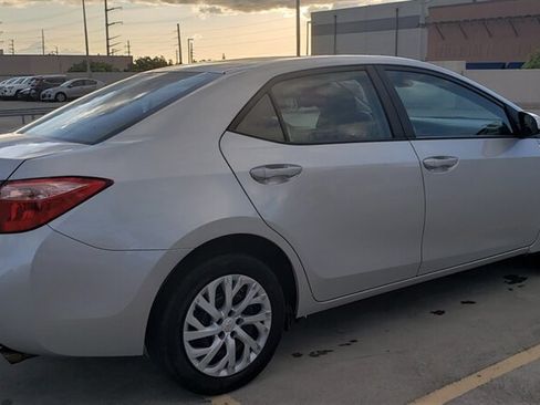 Used 2018 Toyota Corolla LE FWD image 6