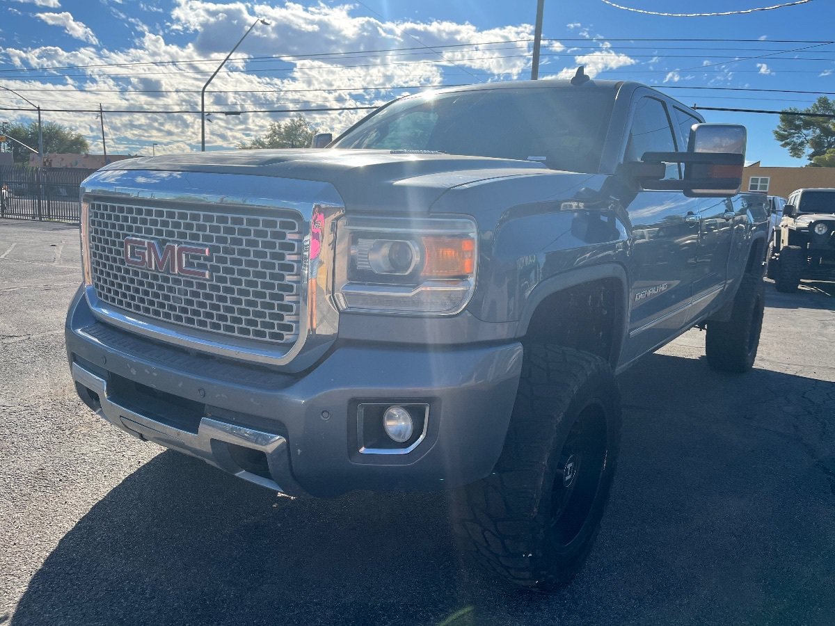 Used 2016 GMC Sierra 3500 Denali w/ Suspension Package, Off-Road AWD/4WD image 7