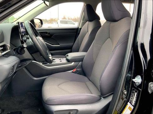 Certified 2024 Toyota Highlander LE image 8