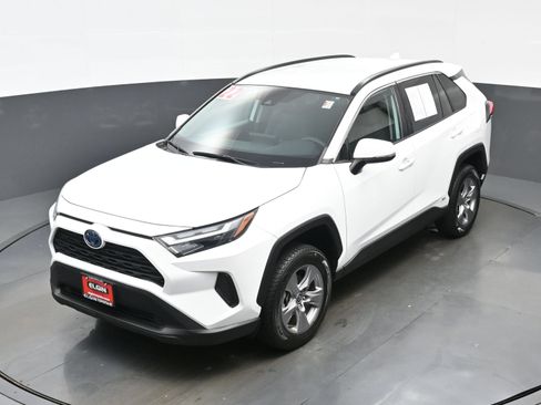 Used 2022 Toyota RAV4 XLE AWD/4WD image 36