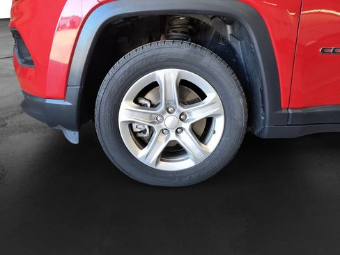 Used 2024 Jeep Compass Latitude AWD/4WD image 9