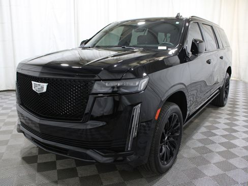 Certified 2024 Cadillac Escalade ESV Sport w/ LPO, ONYX Package image 38