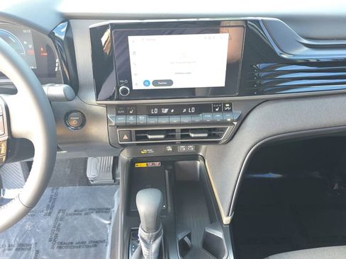 Used 2025 Toyota Camry LE w/ Convenience Package image 19