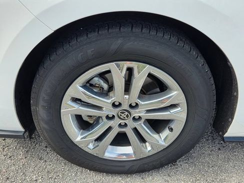 Used 2023 Toyota Sienna XSE w/ XSE Plus Package AWD/4WD image 3