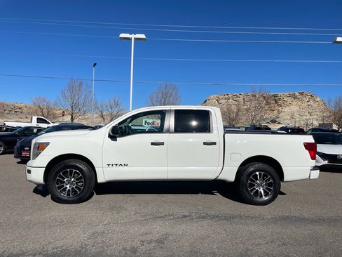 Used 2022 Nissan Titan SV image 2