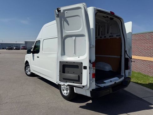 Used 2019 Nissan NV 2500 SV RWD image 6