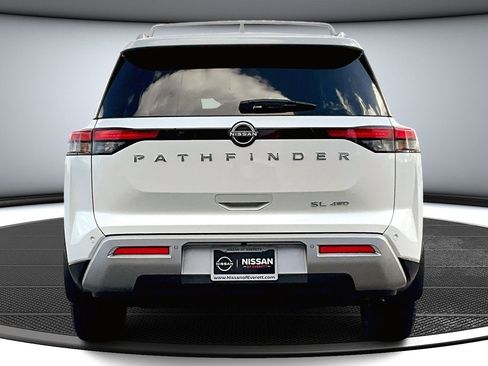 Used 2023 Nissan Pathfinder SL image 5