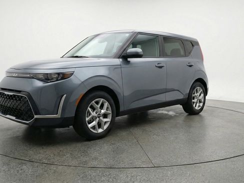 Used 2025 Kia Soul LX w/ LX Technology Package FWD image 3