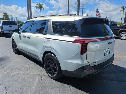 Used 2025 Kia Carnival SX Prestige image 8