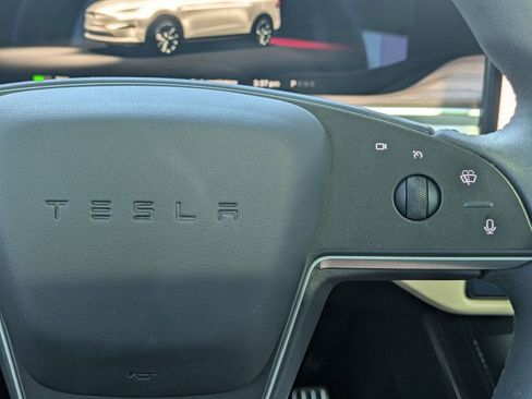 Used 2024 Tesla Model X image 17