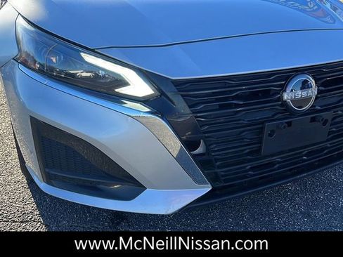 Used 2024 Nissan Altima 2.5 SV image 11