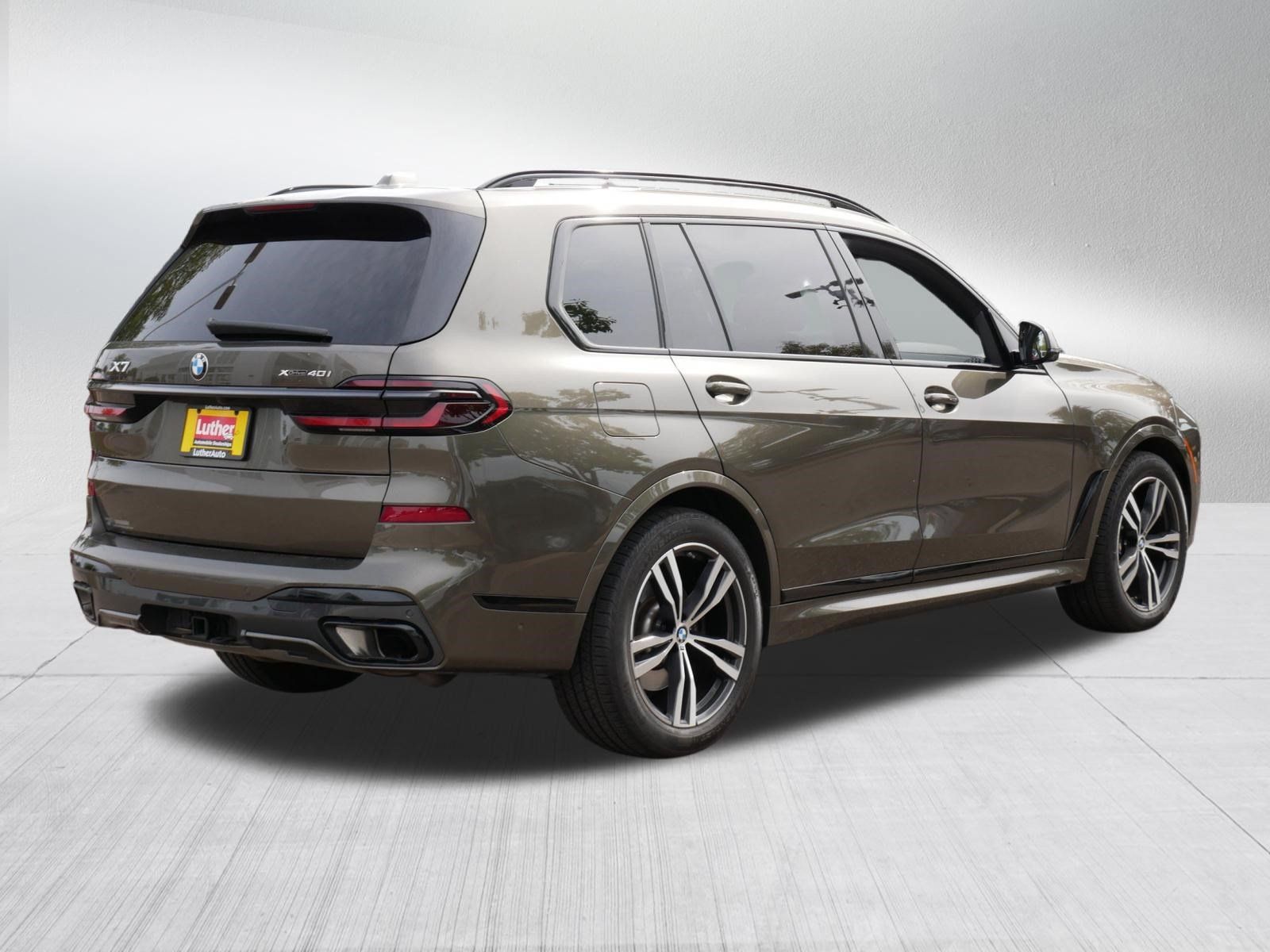 Used 2024 BMW X7 xDrive40i w/ M Sport Package AWD/4WD image 7