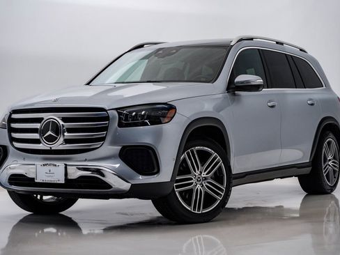 Used 2025 Mercedes-Benz GLS 450 4MATIC image 1