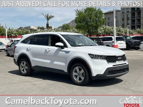 Used 2023 Kia Sorento LX image 1