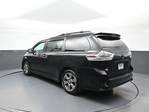 Certified 2019 Toyota Sienna SE w/ SE Preferred Package AWD/4WD image 8
