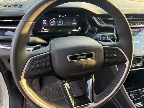 Used 2023 Jeep Grand Cherokee Trailhawk AWD/4WD image 14