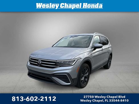 Used 2022 Volkswagen Tiguan SE w/ Panoramic Sunroof Package FWD image 1