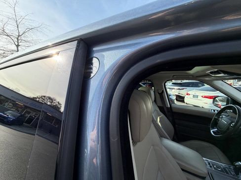 Used 2018 Land Rover Range Rover Sport HSE image 18