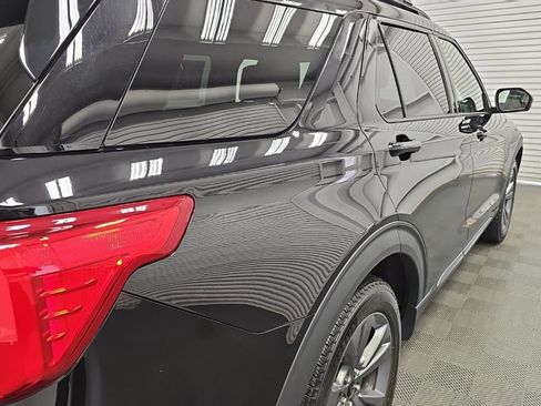 Used 2022 Ford Explorer XLT w/ Equipment Group 202A AWD/4WD image 10