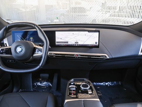 Used 2025 BMW iX xDrive50 w/ Convenience Package image 9