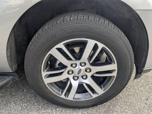 Used 2024 Ford Expedition Limited image 11