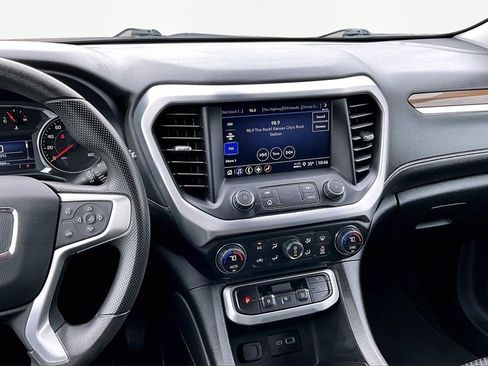 Used 2023 GMC Acadia SLE image 6