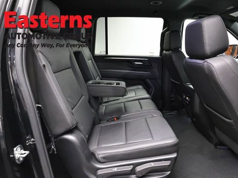 Used 2025 Chevrolet Suburban Z71 AWD/4WD image 25