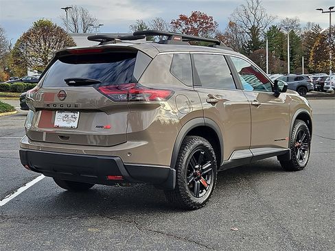 Certified 2025 Nissan Rogue SV image 7