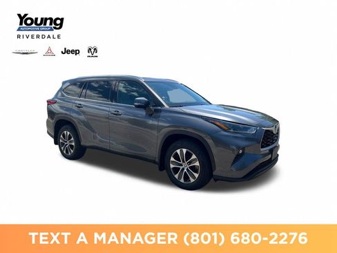 Used 2021 Toyota Highlander XLE AWD/4WD image 7
