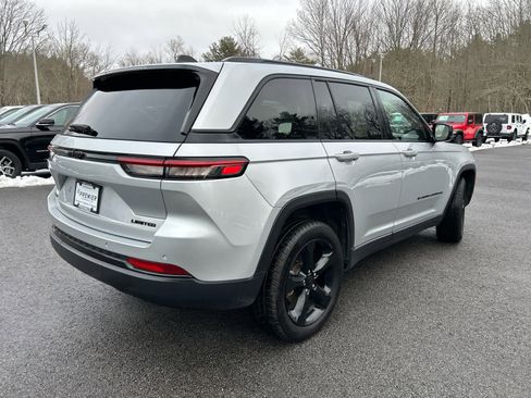 Used 2023 Jeep Grand Cherokee Limited w/ Black Appearance Package image 5