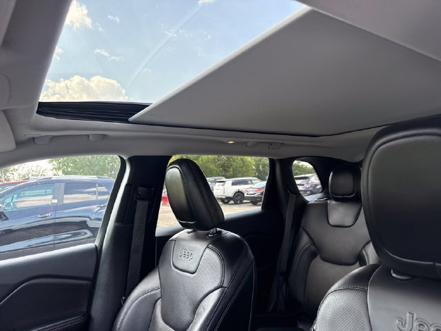 Used 2022 Jeep Cherokee Limited AWD/4WD image 5