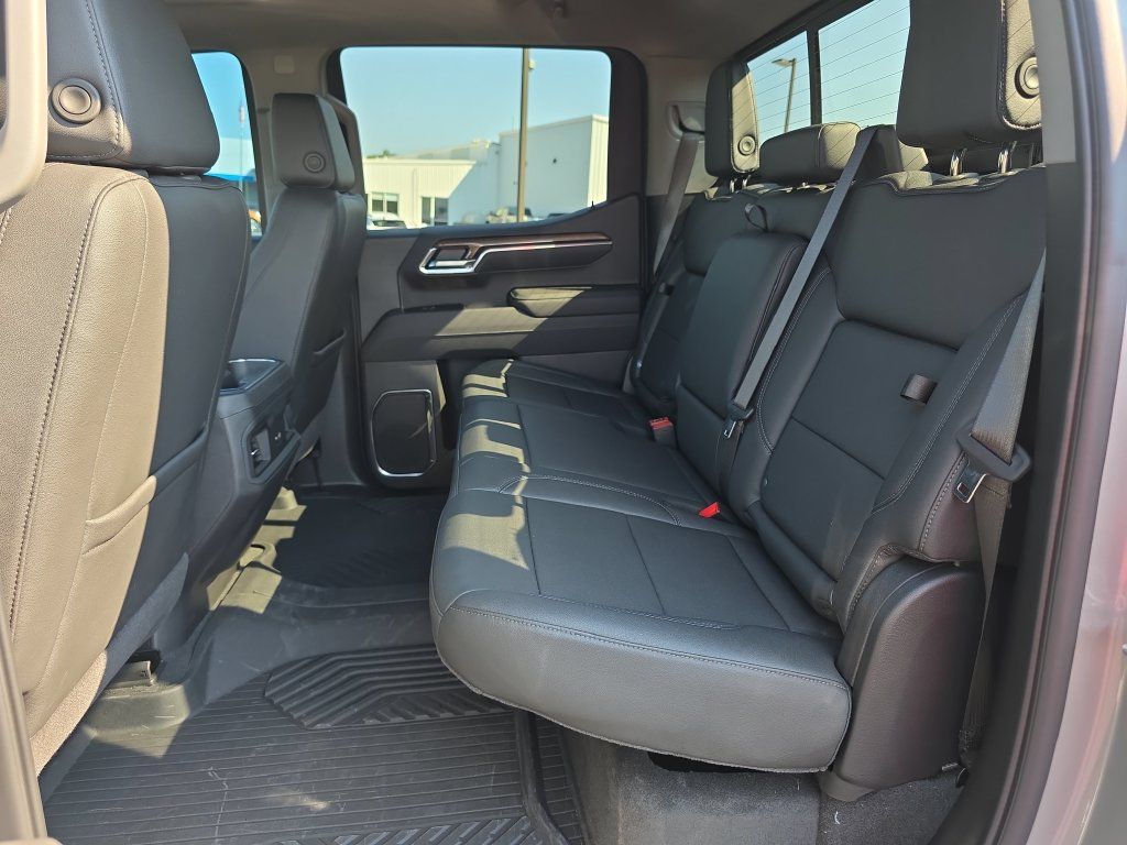 Used 2026 Chevrolet Silverado 1500 LT Trail Boss w/ LT Trail Boss Premium Package AWD/4WD image 13