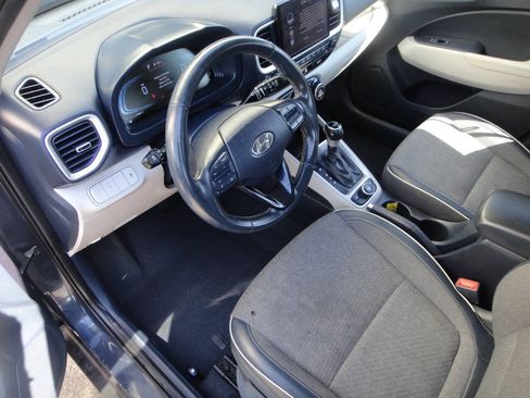 Used 2023 Hyundai Venue Limited FWD image 7