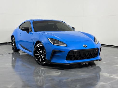 Used 2023 Toyota GR86 w/ ALL Weather Mat Package (TMS) RWD image 2