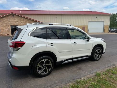 Used 2022 Subaru Forester Touring AWD/4WD image 4