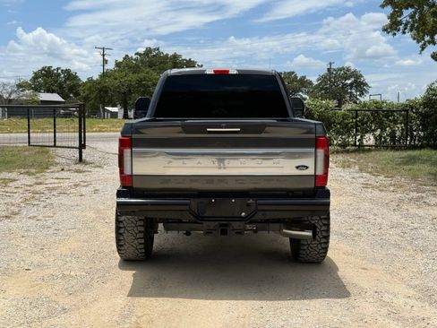 Used 2017 Ford F250 Platinum AWD/4WD image 4