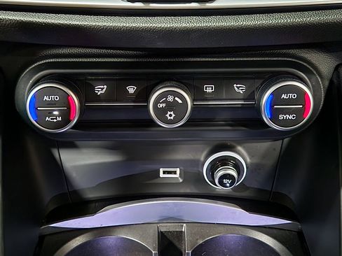 Used 2018 Alfa Romeo Stelvio AWD image 36