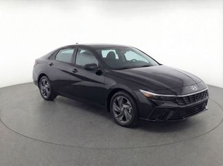 Used 2024 Hyundai Elantra SE video 2
