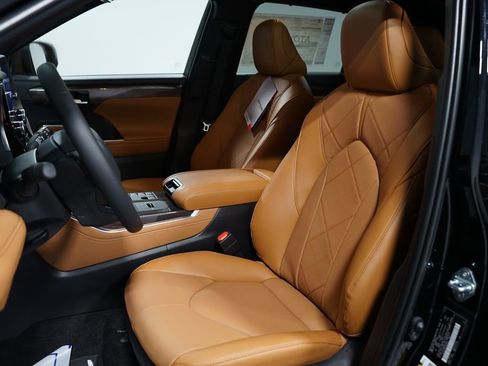 New 2026 Toyota Highlander Platinum image 30