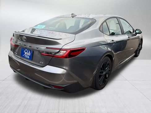 Used 2025 Toyota Camry SE image 6