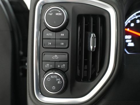Used 2022 Chevrolet Silverado 1500 LT w/ Z71 Off-Road Package AWD/4WD image 16